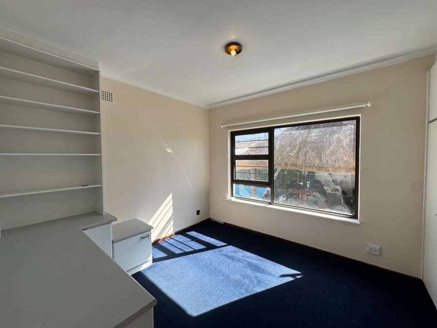 To Let 6 Bedroom Property for Rent in Table View Western Cape